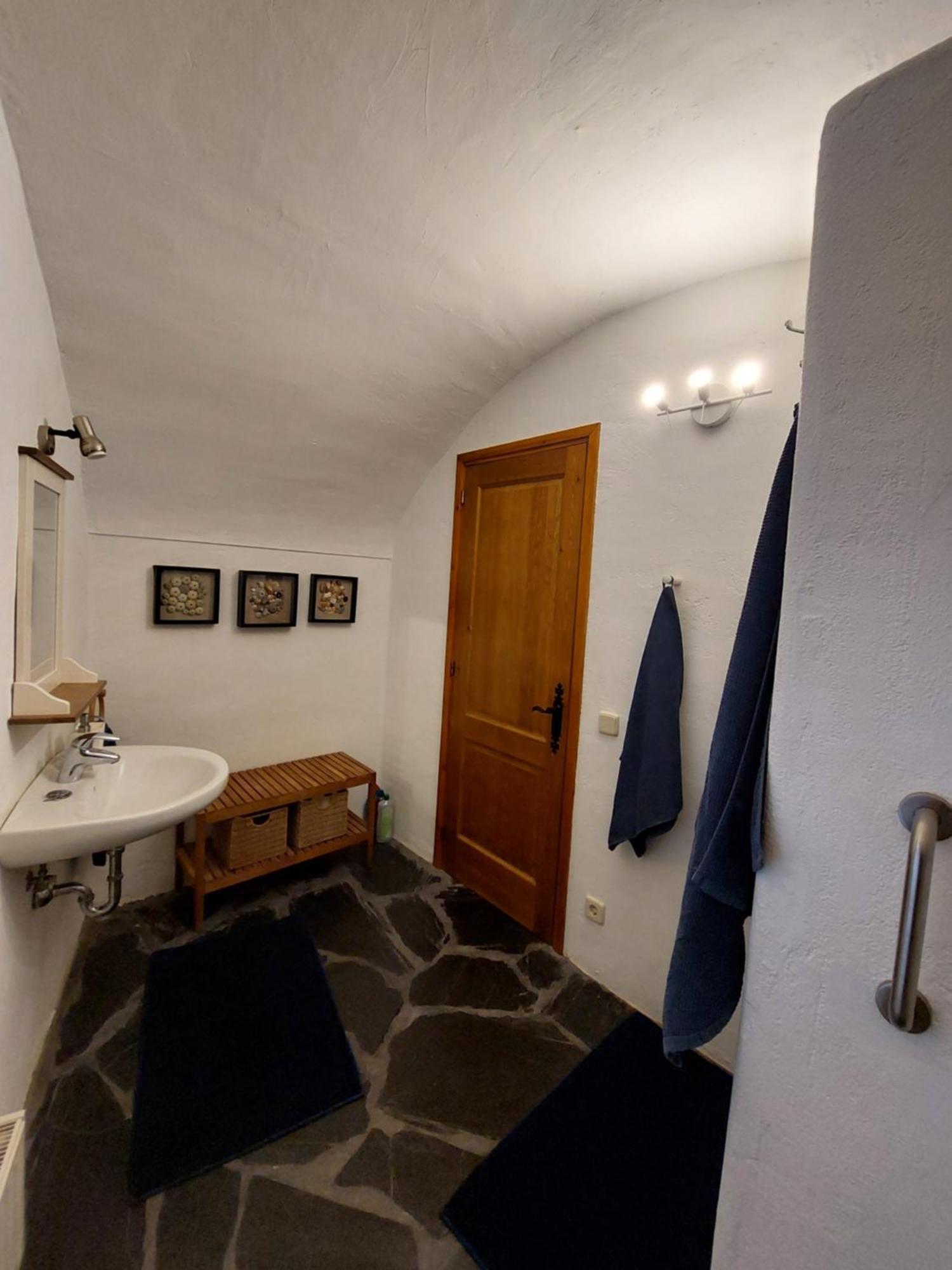 Bed and Breakfast Cala Clareta Кастельфольїт-де-ла-Рока Екстер'єр фото