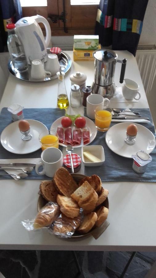 Bed and Breakfast Cala Clareta Кастельфольїт-де-ла-Рока Екстер'єр фото